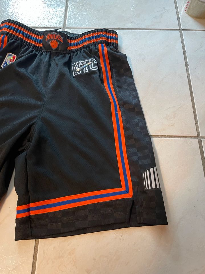 Nike New York Knicks Basketball shorts neu Sporthose herren S in Bergheim
