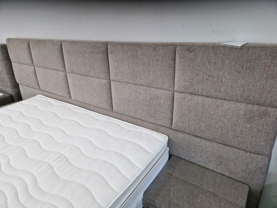 Bett Boxspringbett 180x200cm mit Stauraum beige mit Matratze und Nachtkonsolen und Fußbank Möbel Wurm in Osnabrück