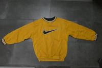Nike Sweater 90s Vintage Big swoosh, Gelb, Unisex, Kinder 152-164 Niedersachsen - Emden Vorschau