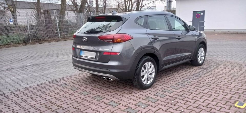 Hyundai Tucson CRDi 1.6 48V TLE Diesel-Hybrid (1. Hand) in Frankfurt am Main