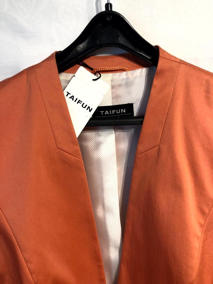Kurzblazer, Taifun, Gr. 42, ungetragen, mit Etikett, lachsfarbend in Echzell 