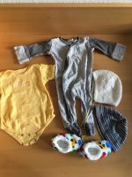 Babywäsche Paket Schlafanzug, Mütze, Schuhe, Body Grösse 56 Nordrhein-Westfalen - Ostbevern Vorschau