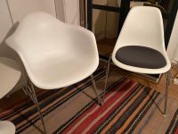 VITRA Eames Side-Chair und Arm-Chair weiß Chrom Stacking Base Hamburg-Nord - Hamburg Eppendorf Vorschau