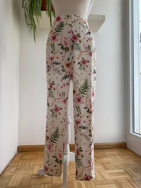 Damen Hose VERYSIMPLE ecru 38 M Blumenmuster Sommerhose in Freiburg im  Breisgau - Kirchzarten | eBay Kleinanzeigen ist jetzt Kleinanzeigen
