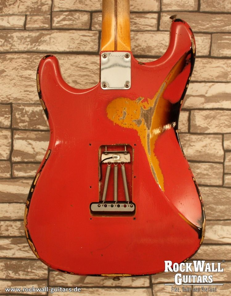 ✅   Fender Stratocaster 57 Custom Shop Fiesta Red over Sunburst in Centrum