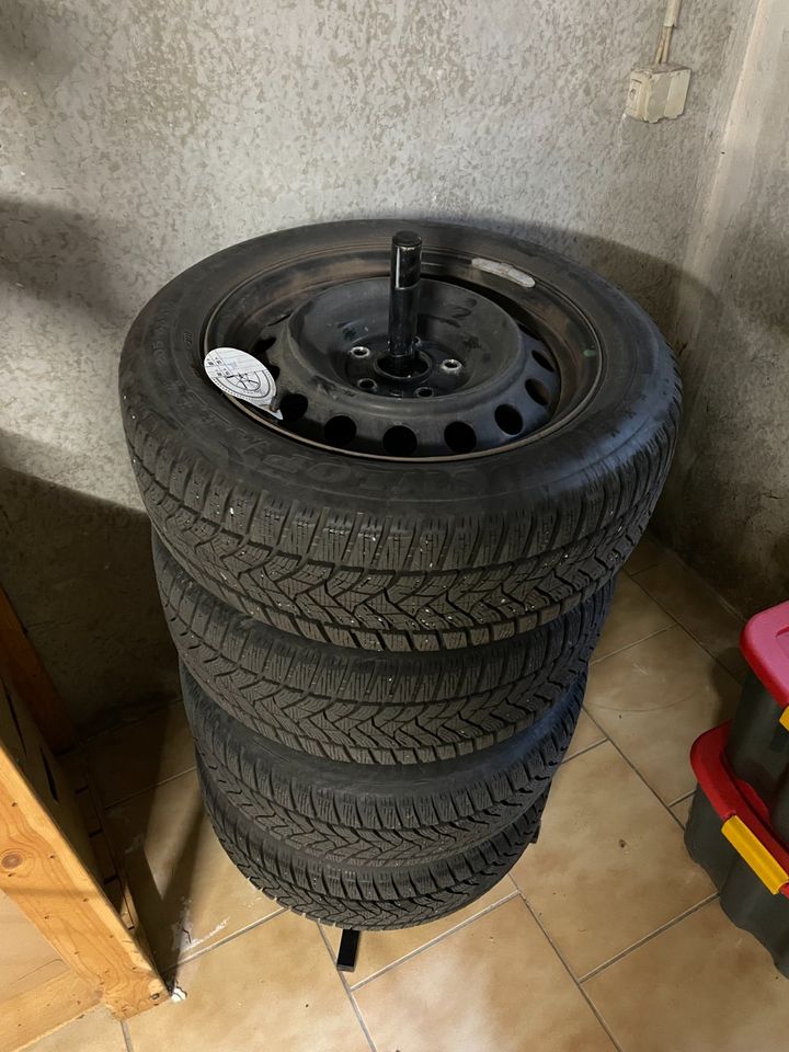 DUNLOP Winter Sport 5, Winterreifen 16" 205/55R16 in Schönefeld