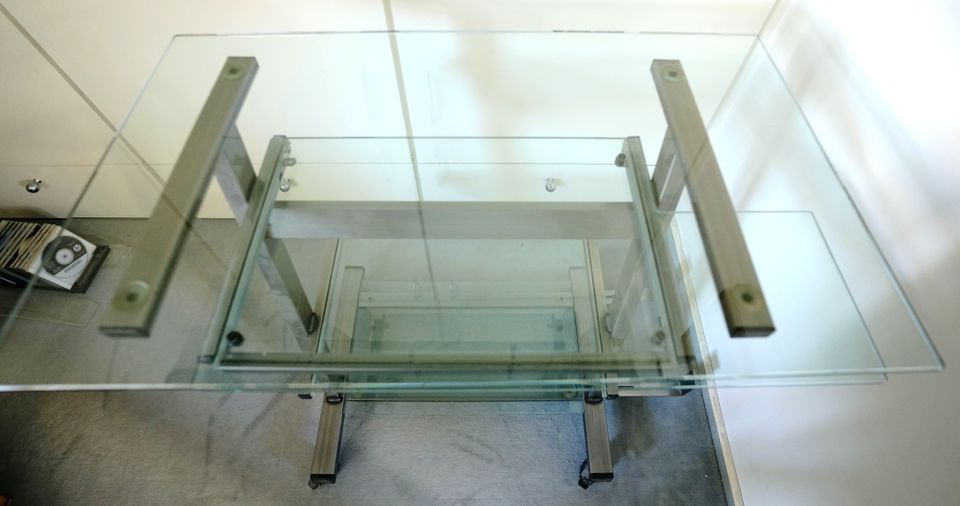 Jahnke Glas Schreibtisch ★ Computer Tisch 4 Ebenen• auszieh.Böden in Lübeck