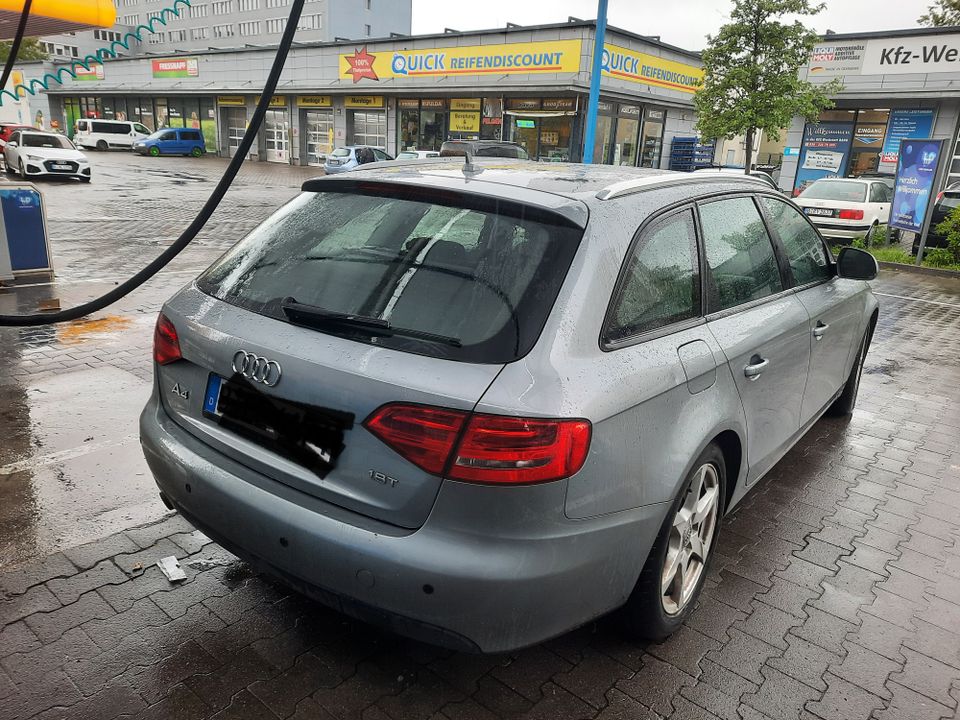 AUDI A4 AVANT(B8) in Berlin