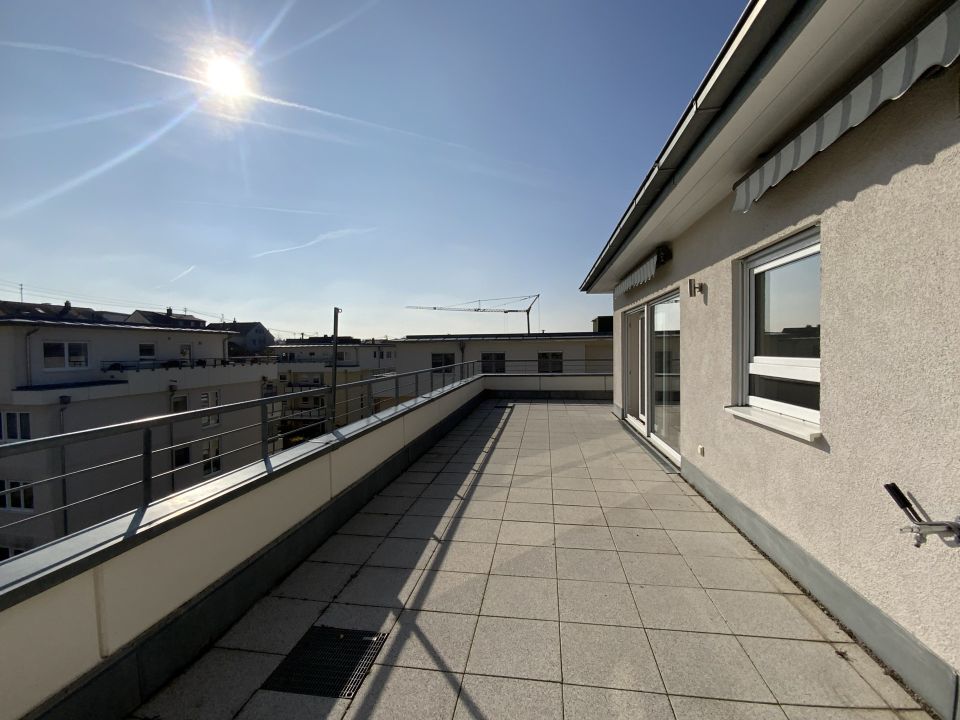 4-Zimmer Penthouse-Wohnung mit 65 m² Dachterrasse in Möglingen 