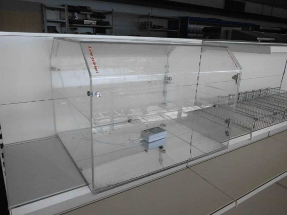 Sicherheitsschrank/ -vitrine aus Plexiglas gebraucht mit Alarm in Wilhelmshaven