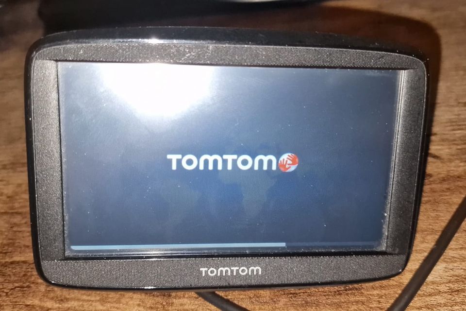 TomTom Start 2 in Düsseldorf - Pempelfort, Auto Hifi & Navigation Anzeigen