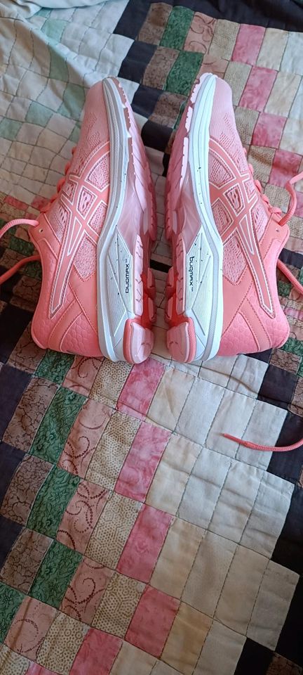 ASICS GT-1000 6 wie NEU Größe 42 inklusive Versand in Berlin