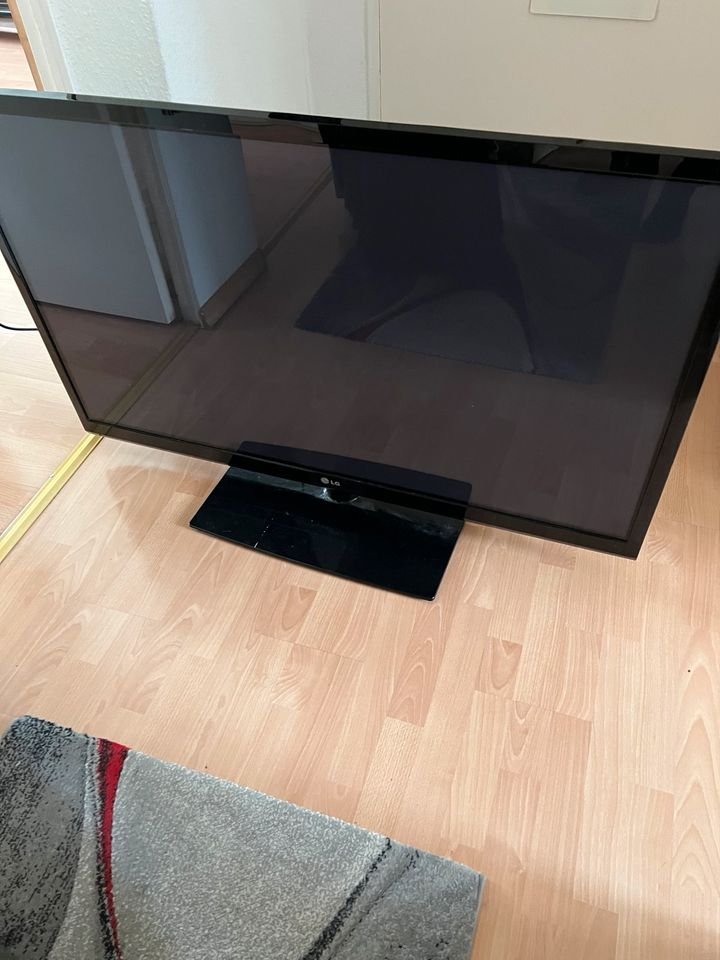 LG TV 50PK350 defekt für Bastler! in Berlin