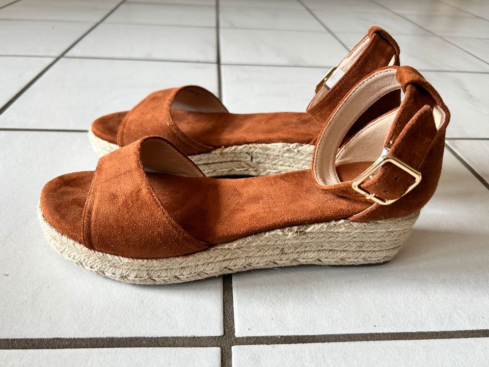 Wedges Keilabsatz Sandalette Sandalen Cognac braun Gr. 40 Neu in Münster