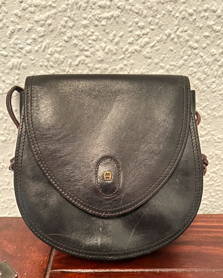 Vintage Aigner Handtasche schwarz Leder in Monheim am Rhein