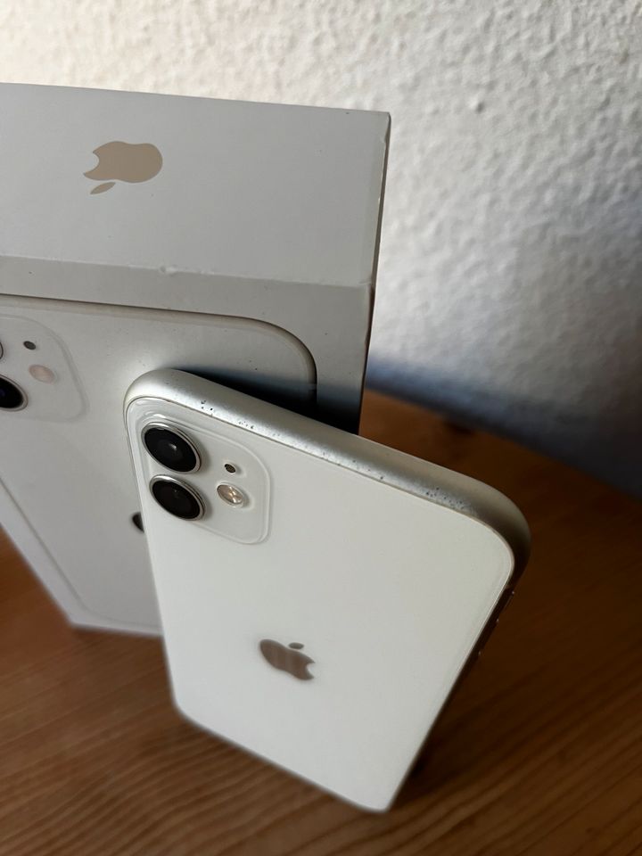 Apple iPhone 11 128GB weiß in Berlin