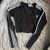 nur adidas crop top long sleeve S Xs Berlin - Hellersdorf Vorschau