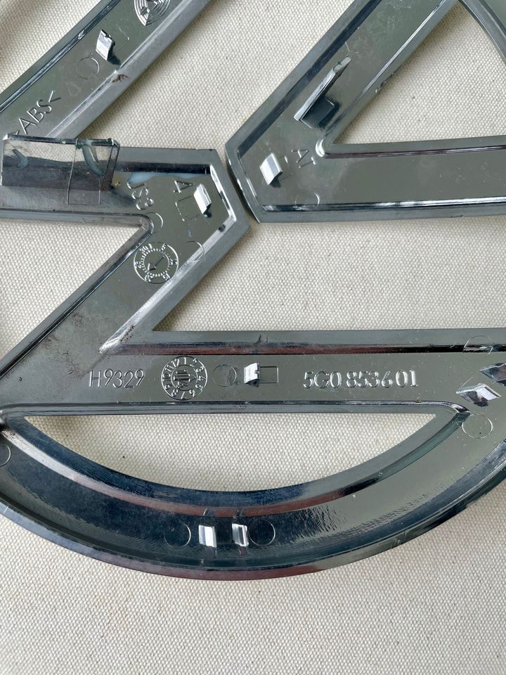 Original VW Golf 7 Emblem Kühlergrill vorne 5G0853601 in Nürnberg (Mittelfr)