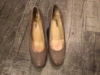 Paul Green Pumps Gr. 6 1/2 taupe Hessen - Taunusstein Vorschau