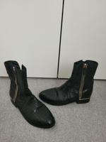NUBIKK Edel Design Stiefelette schwarz Leder Prägung Gr. 39 Bayern - Waldkraiburg Vorschau