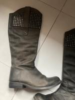 Lange Stiefel Steve Madden Leder grau Gr. 40 Nieten weiter Schaft Schleswig-Holstein - Lübeck Vorschau