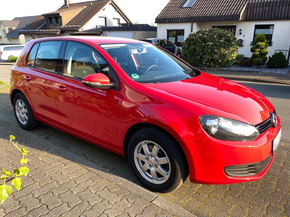 VW Golf 6 / 105 PS / Anhängerkupplung / 1. Hand in Kierspe