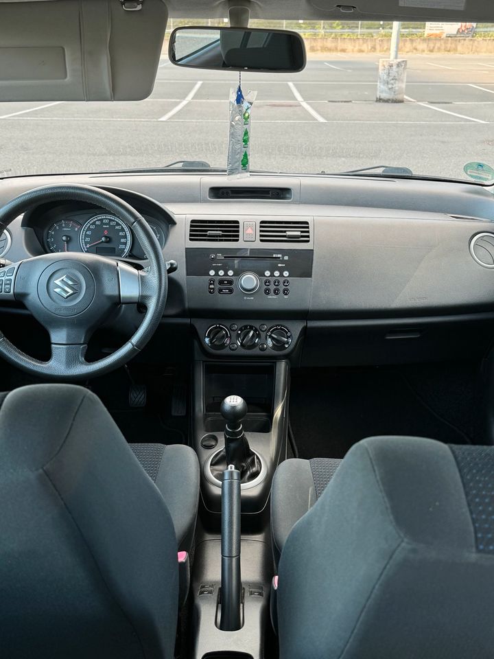 Suzuki Swift 1.Hand/Klima/Sitzheizung/TüV Neu in Wiesbaden