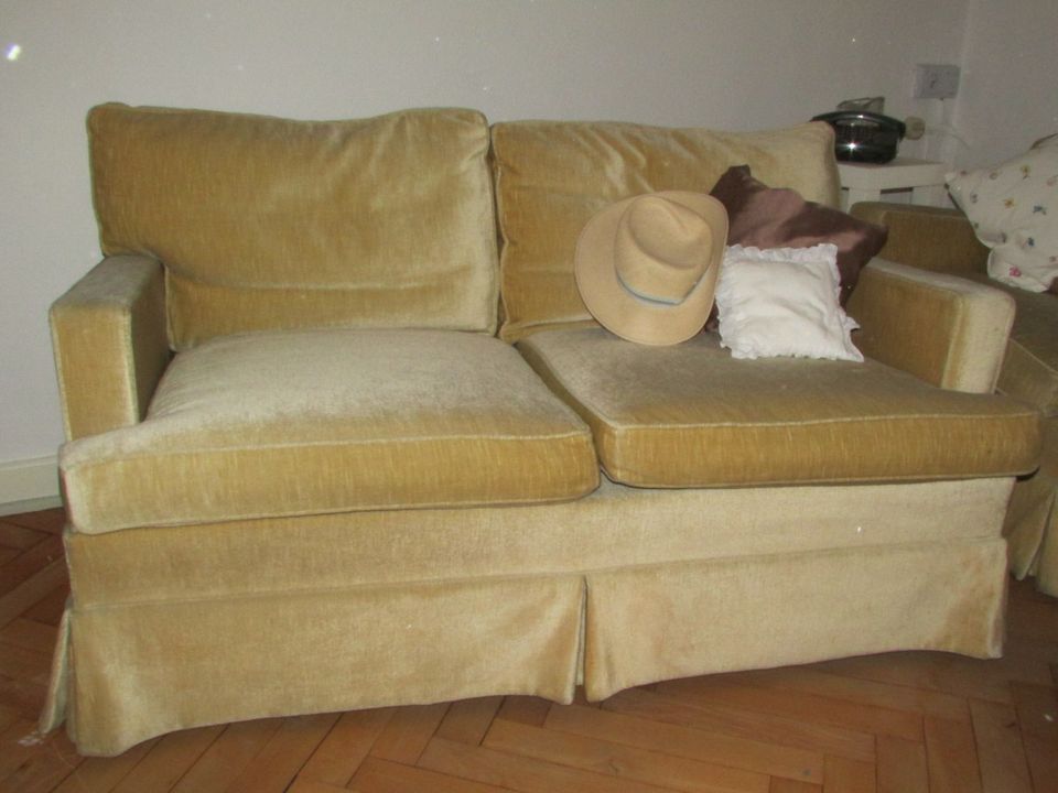 Sofa, Zweisitzer, 2 Stück, klappbare Armlehnen, Velour-Stoff in Dortmund