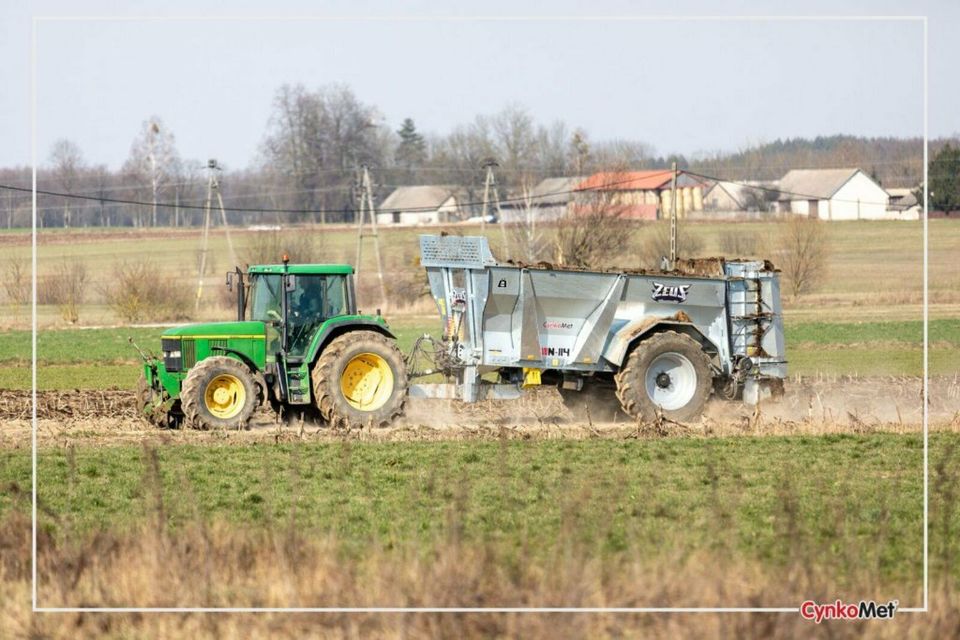 MD CM Miststreuer N114 14t Zeus in Zeven