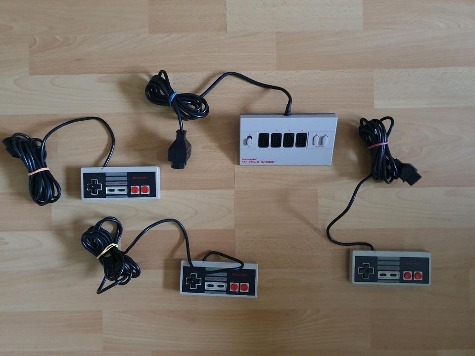 Nintendo NES Four Score + 3 Controller in Dortmund