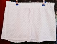 Damen Shorts mit Spitze Weiß oder Schwarz Gr. 44 Nordrhein-Westfalen - Bad Salzuflen Vorschau