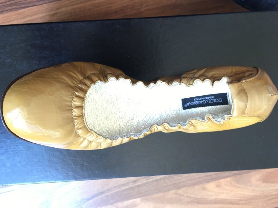 Ballerinas Dolce & Gabbana Gr. 36,5 glänzendes Leder in Norderstedt