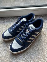 Adidas Sneaker in Blau/Weiß Gr. 45 1/3 ungetragen Niedersachsen - Braunschweig Vorschau