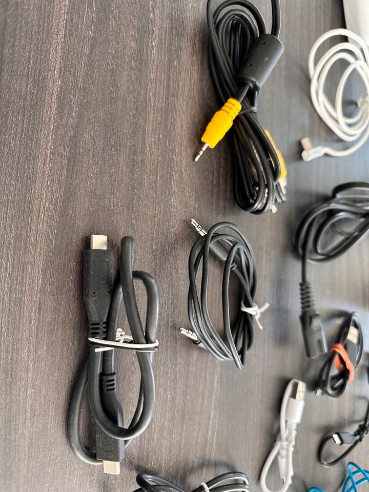 Kabelsammlung von USB, USB C, HDMI, AUX, Klinker, ... in Chemnitz