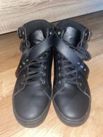 Schwarze Mini-Boots in Lackleder, Größe 48 Top Zustand! Niedersachsen - Einbeck Vorschau