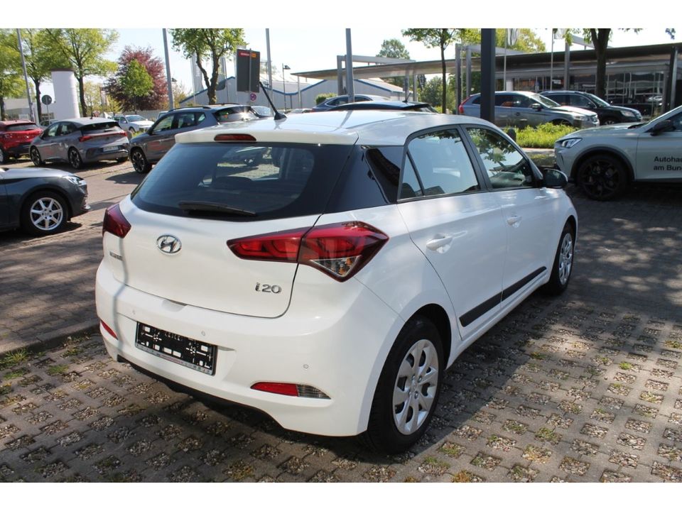 Hyundai i20 Trend 1.2 *Sitz-Lenkradheizung/PDC/Bluetooth in Lübeck