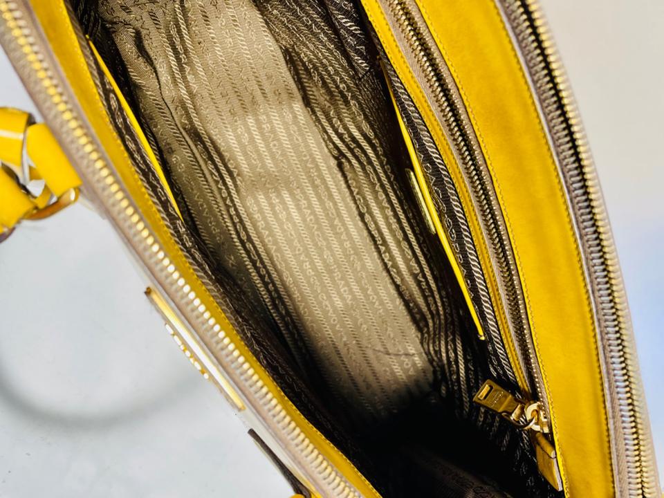 PRADA Yellow Patent Leder Medium Double Zip Tote Handtasche in Dresden