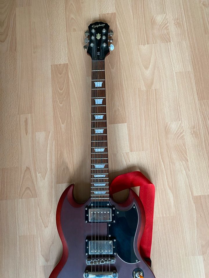 E-Gitarre Epiphone SG 60s vintage cherry in Halle