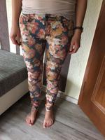 geblümte Skinny Stretch-Jeans von Amisu in Gr. 38 Sachsen - Hoyerswerda Vorschau
