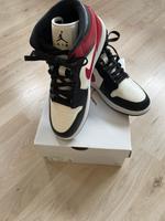 Nike Air Jordan Turnschuhe NEU 40,5 Marburg - Wehrda Vorschau