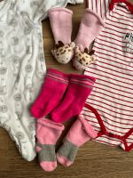 Baby Kleidung Body Schlafanzug C&A Gr. 56 neuwertig Socken Sachsen - Stollberg Vorschau