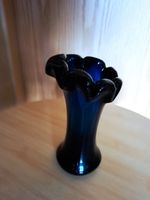 Kleine Blumenvase in blau durchsichtiges Glas Höhe zirka 15 cm Sachsen-Anhalt - Merseburg Vorschau