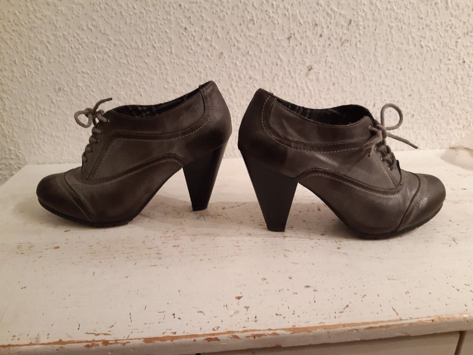 Stiefeletten Schnürschuhe Boots Vintage Heels Grau 39 in Lippstadt