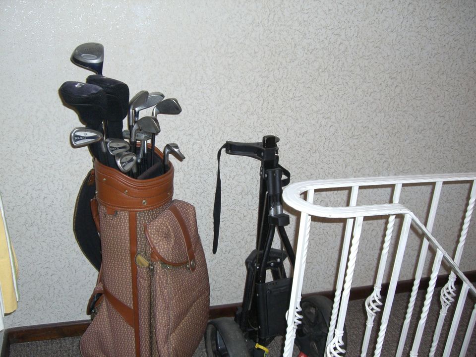 Komplette Golfausrüstung mit über 100 Bällen in Ottenbüttel