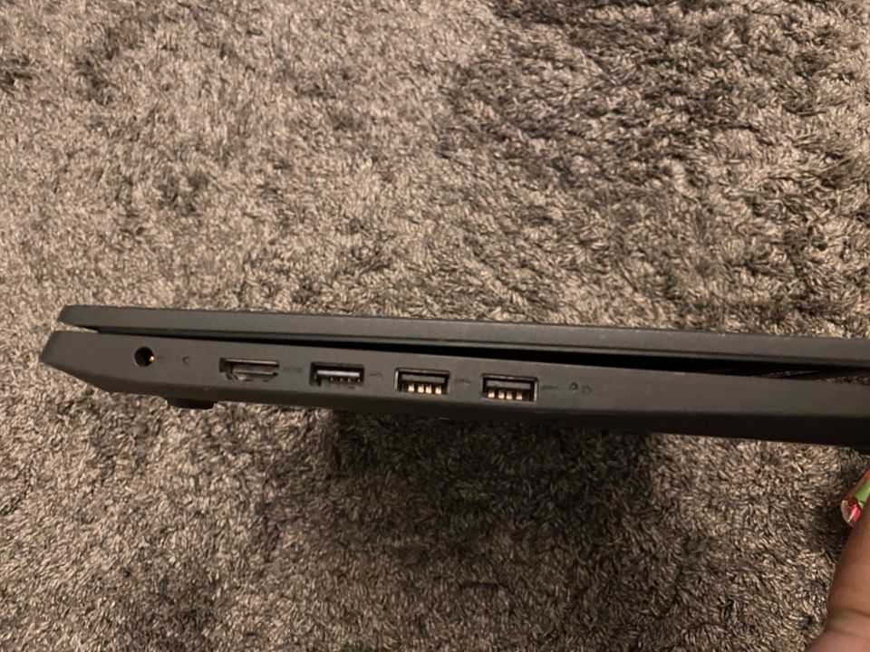 Lenovo Laptop AMD 8GB RAM 256GB SSD Silver in Hamburg