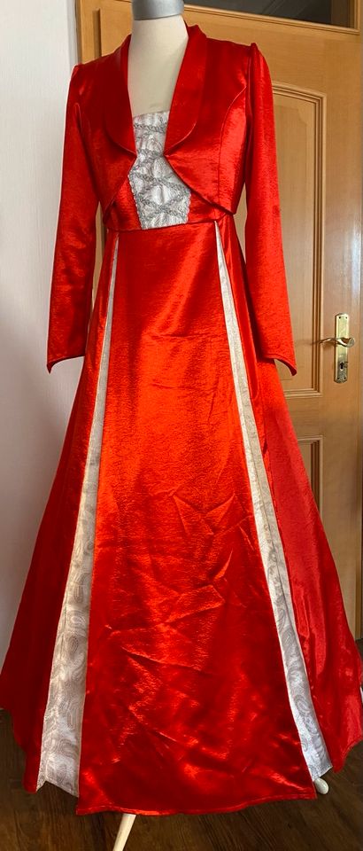 Kleid Ornat rot weiß Kostüm aus Prinzessin/Prinzenteam in Erpel