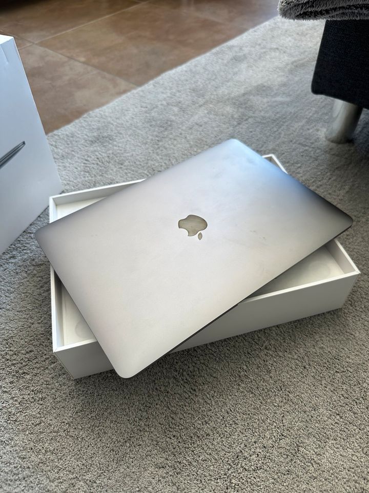13" MacBook Air i5 1,1 GHz 512 GB SSD (Anfang 2020) in Hamburg