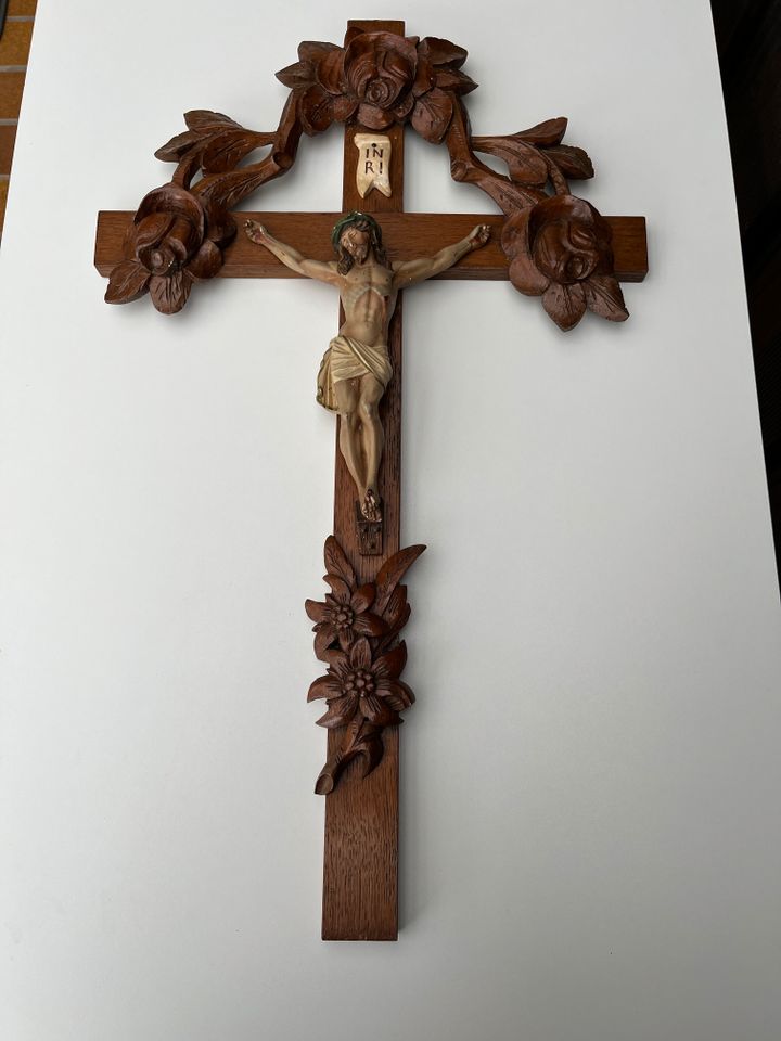 Antikes Kruzifix Jesus am Holzkreuz schön geschnitzt Eiche in Germersheim