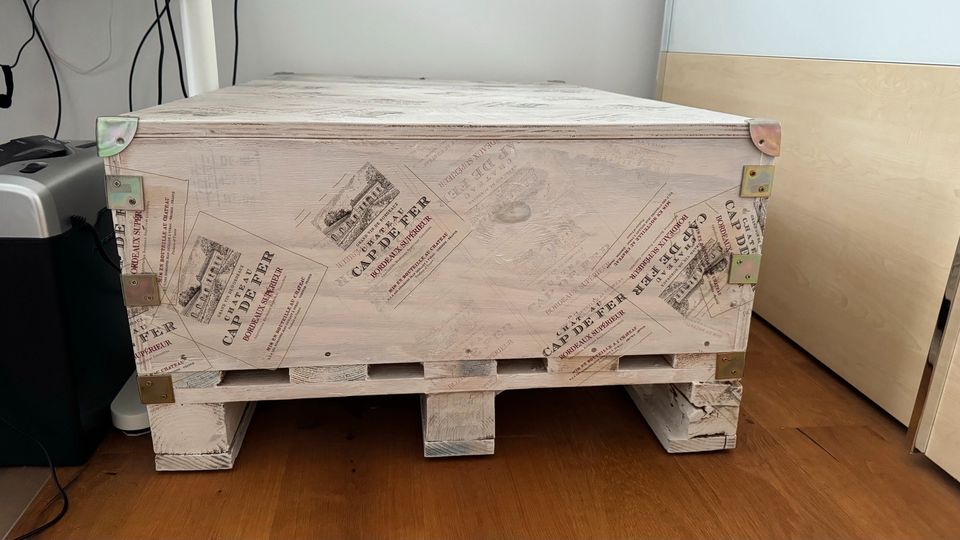 Couchtisch selbst gebaut 220 € VB in Berlin