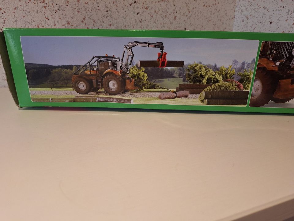 8509 SIKU Forsttraktor  Autodrom  Sondermodel  1:32 in Rhauderfehn